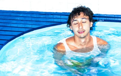 SOM indica: Pedro Mizutani mostra suas marcas – e dentes – referenciando a bossa na música contemporânea