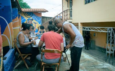 Semifusa recebe oficina “Cola com Nois” para fomentar a arte urbana através do lambe-lambe