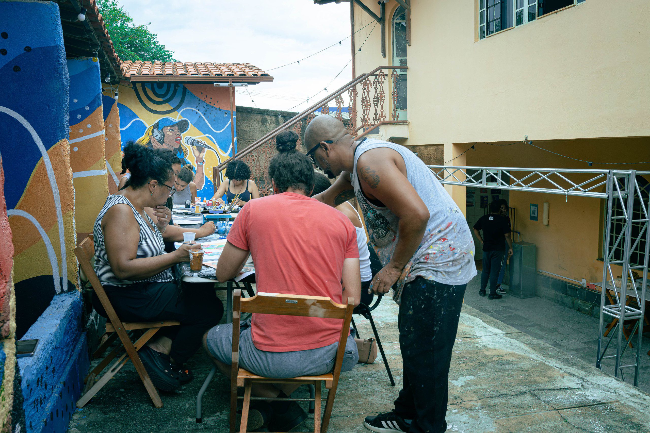 Semifusa recebe oficina “Cola com Nois” para fomentar a arte urbana através do lambe-lambe