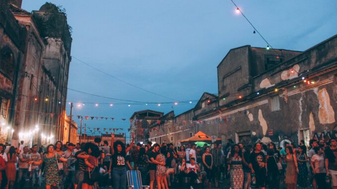 Sofá na Rua chega aos 13 anos como símbolo de ocupação cultural no RS e anuncia edição especial