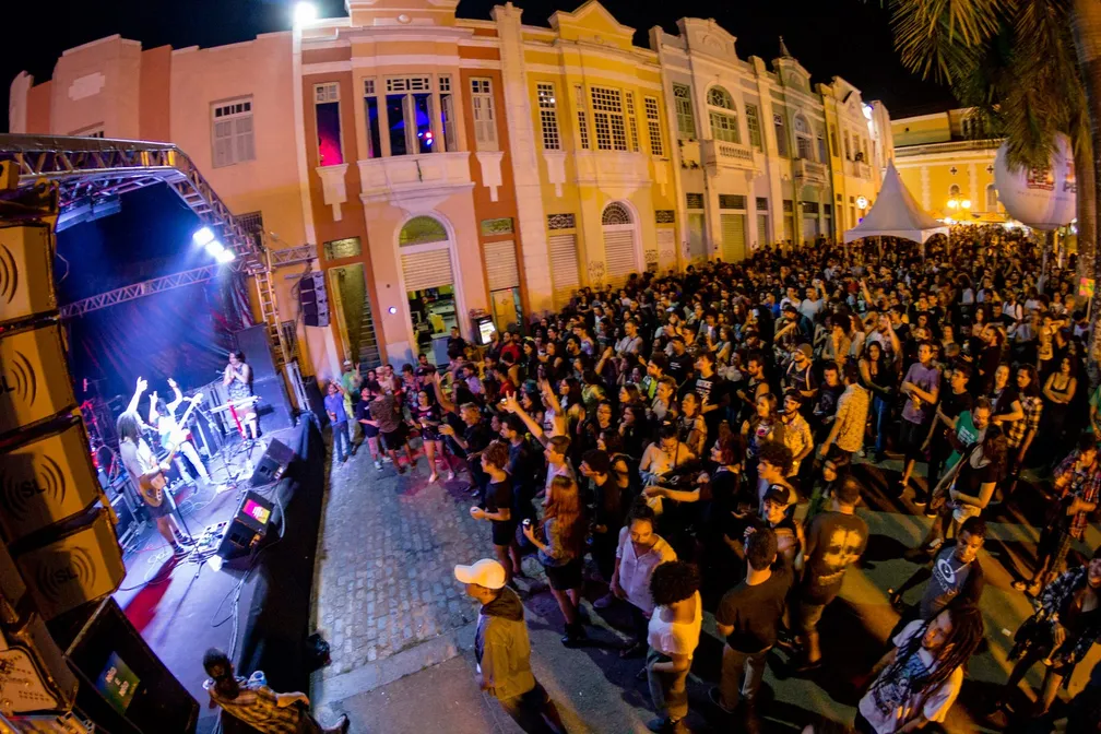 Plataforma SOM abre seleção de artistas para o Circuito Mineiro de Festivais com cachê de até R$ 10 mil