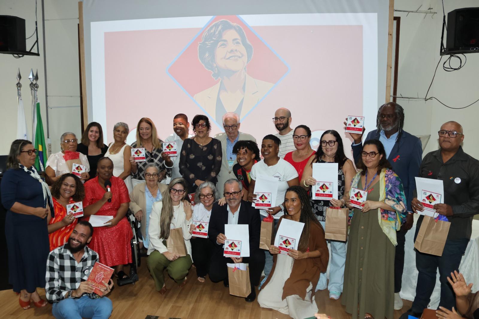 Time da Mídia NINJA recebe Prêmio Ceuci Nunes por cobertura especial da Conferência Internacional de AIDS 2026 